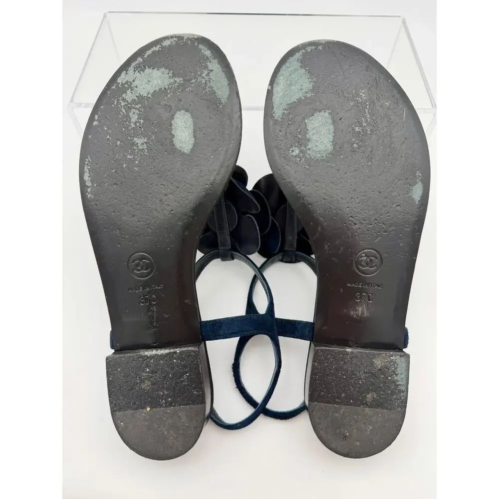 Chanel Interlocking CC Camillia Thong Sandals Navy Blue Suede Size 37C / 7 Wide